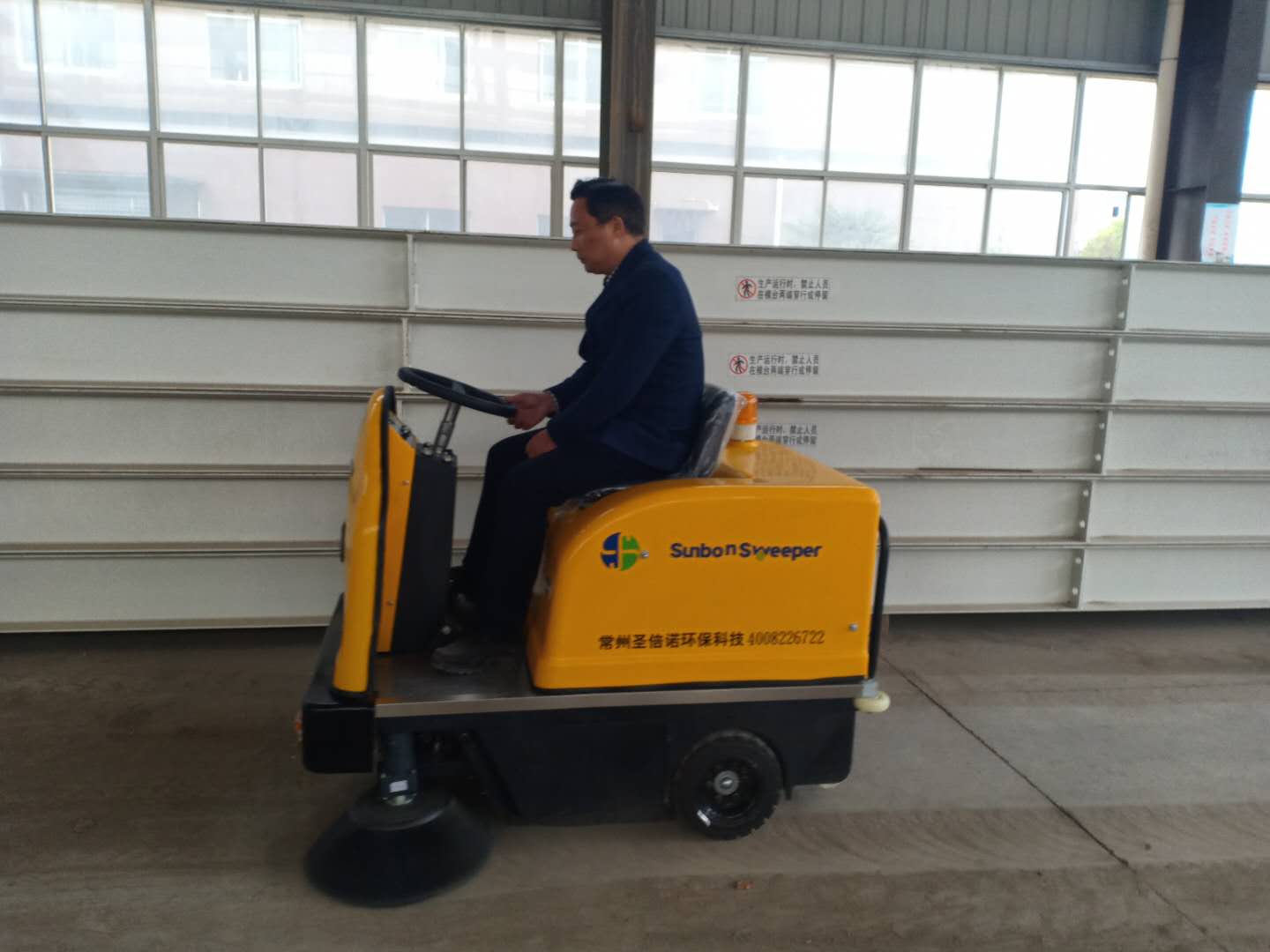 小型電動掃地車進駐天津恒基環(huán)境工程