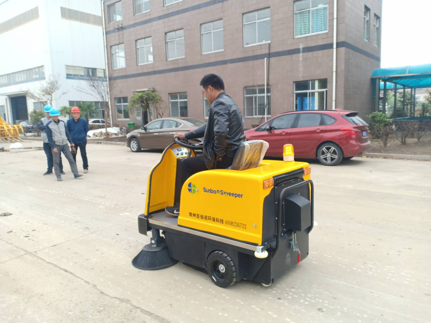 電動(dòng)清掃車入駐無錫錦匯建筑科技公司 電動(dòng)清掃車入駐無錫錦匯建筑科技公司