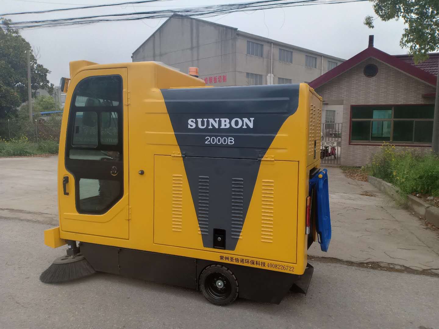 電動(dòng)掃地車順利交付無(wú)錫某新農(nóng)村 電動(dòng)掃地車順利交付無(wú)錫某新農(nóng)村