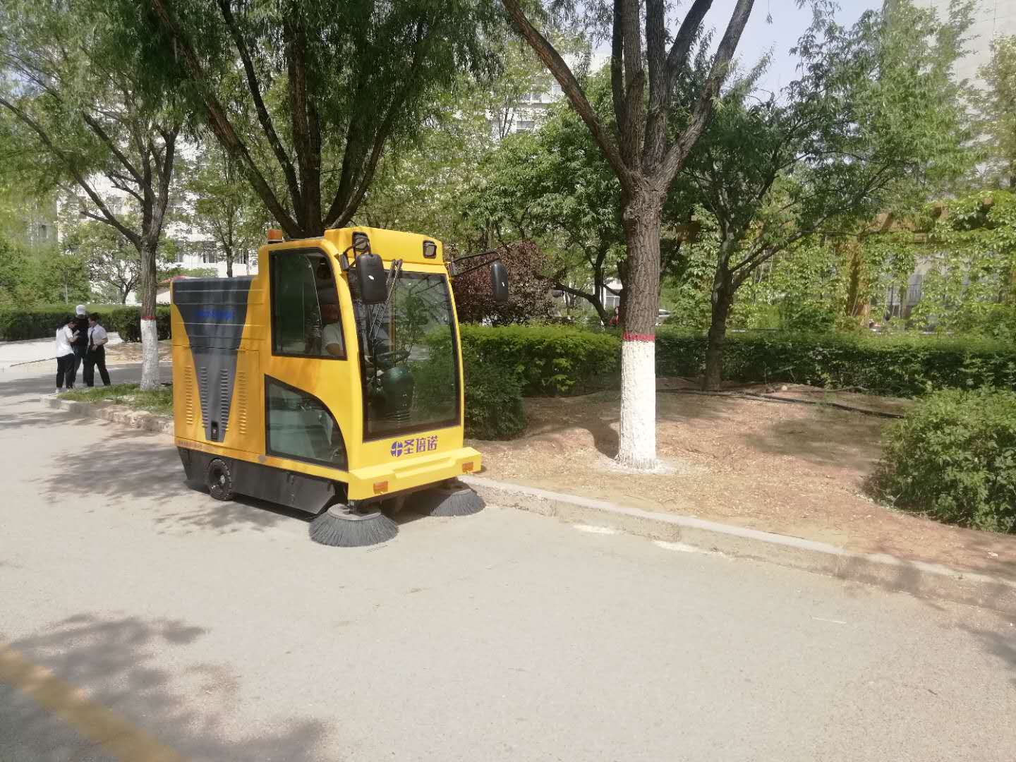 學(xué)校校園電動(dòng)掃地車推薦 學(xué)校校園電動(dòng)掃地車推薦