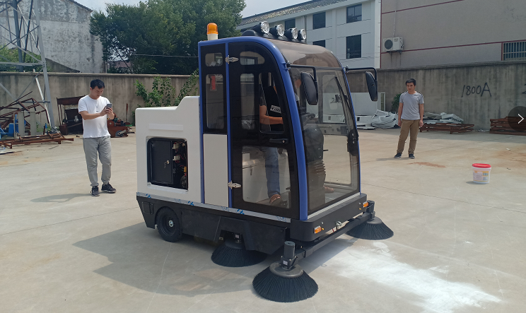 廣場(chǎng)電動(dòng)掃地車(chē) 廣場(chǎng)電動(dòng)掃地車(chē)