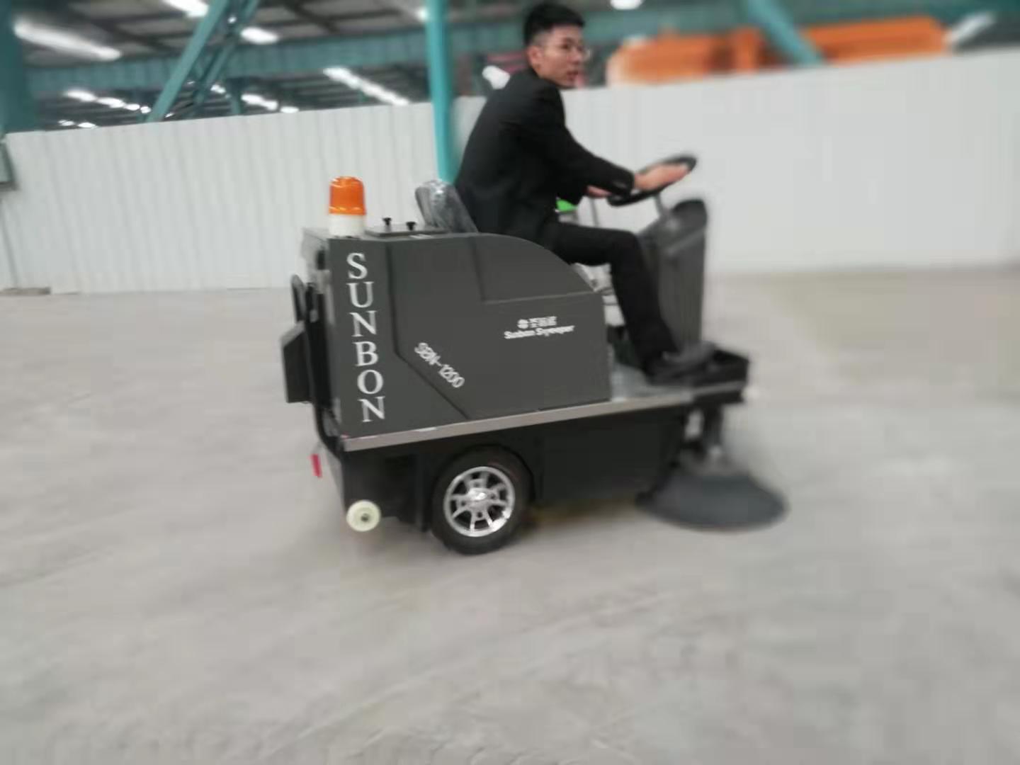 小型掃地車進駐張家港某鋼加工有限公司
