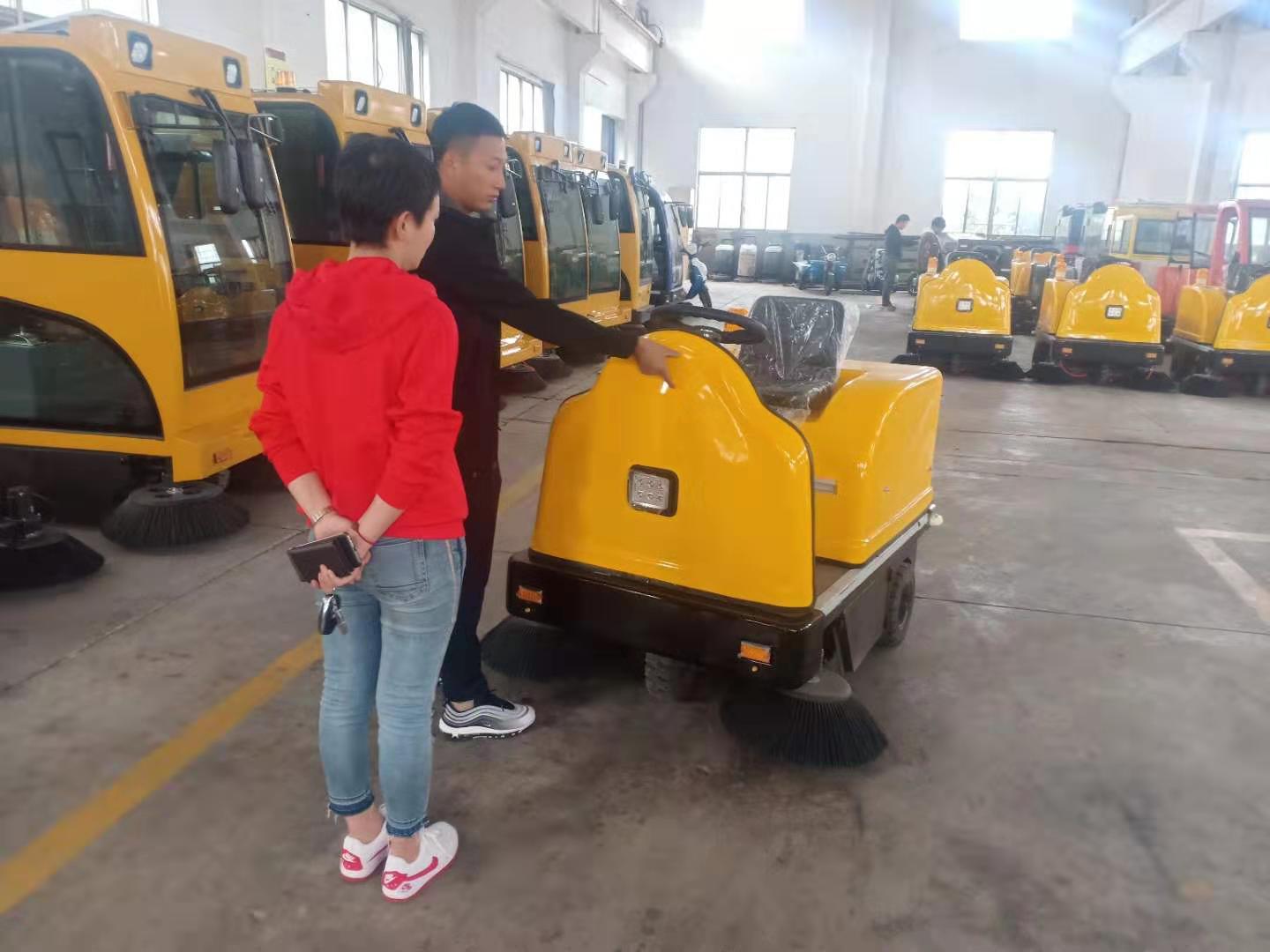 南京某機(jī)械廠采購(gòu)電動(dòng)掃地車 南京某機(jī)械廠采購(gòu)電動(dòng)掃地車