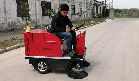安徽某玩具廠訂購小型掃地機(jī)