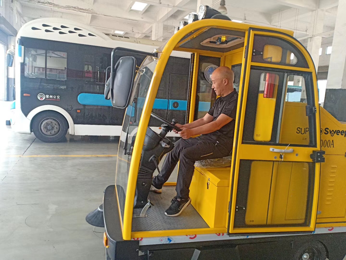 常州公交公司再次采購圣倍諾2000A型電動(dòng)掃地車 常州公交公司再次采購圣倍諾2000A型電動(dòng)掃地車