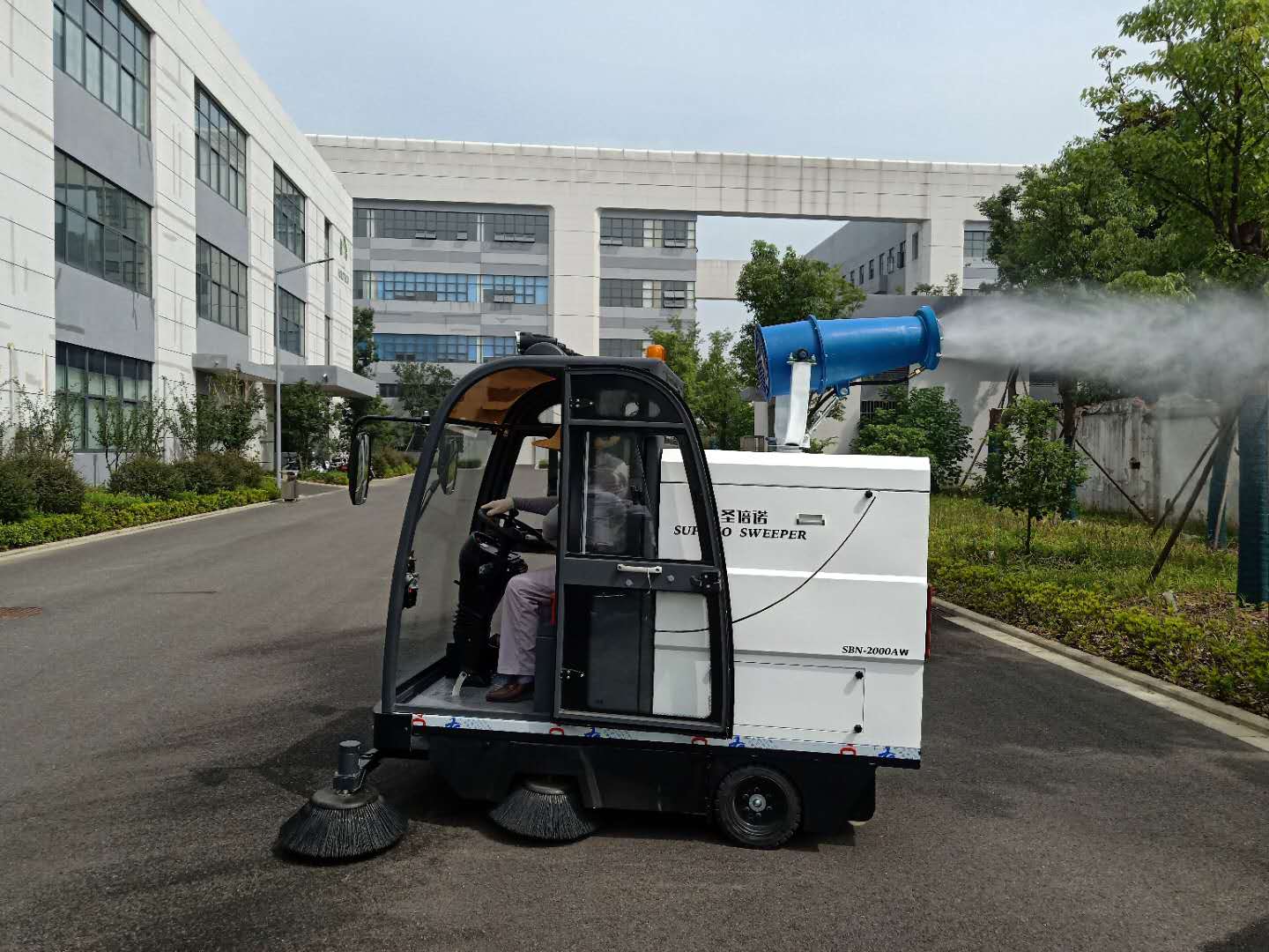 陜西銅川攪拌站采購電動(dòng)掃地機(jī)