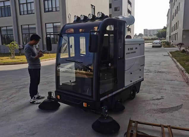 廣東某科技公司采購電動(dòng)清掃車助力廠區(qū)清潔