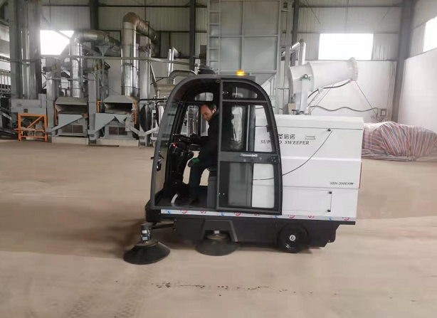 小型電動(dòng)掃地車(chē)清掃原理