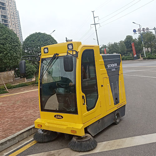 商業(yè)步行街用掃地車的優(yōu)勢(shì)