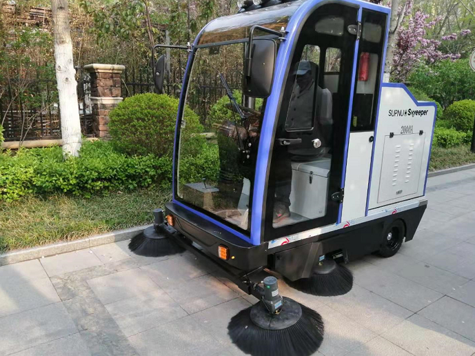 市政環(huán)衛(wèi)用電動清掃車有4大優(yōu)勢