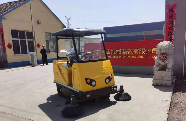 1800A廠區(qū)清掃車順利交付山東濰坊某機械設備公司