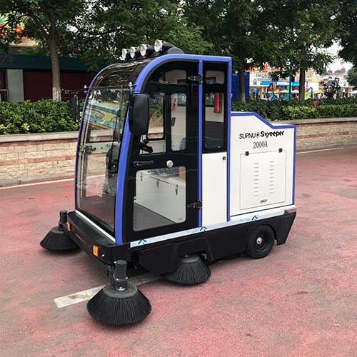 電動(dòng)駕駛掃地車