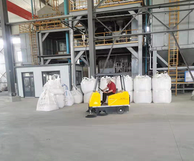 1800A半封閉電動(dòng)清掃車順利交付河北承德某公司 1800A半封閉電動(dòng)清掃車順利交付河北承德某公司