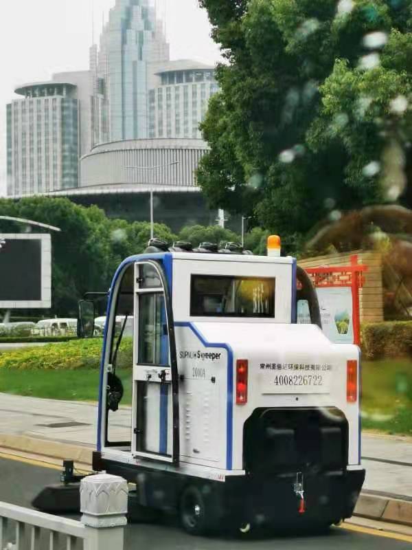 2000A電動(dòng)掃地車(chē)走進(jìn)常州市政府 2000A電動(dòng)掃地車(chē)走進(jìn)常州市政府