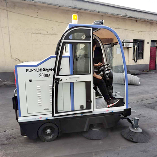 工廠車間適合用的工業(yè)掃地機(jī)