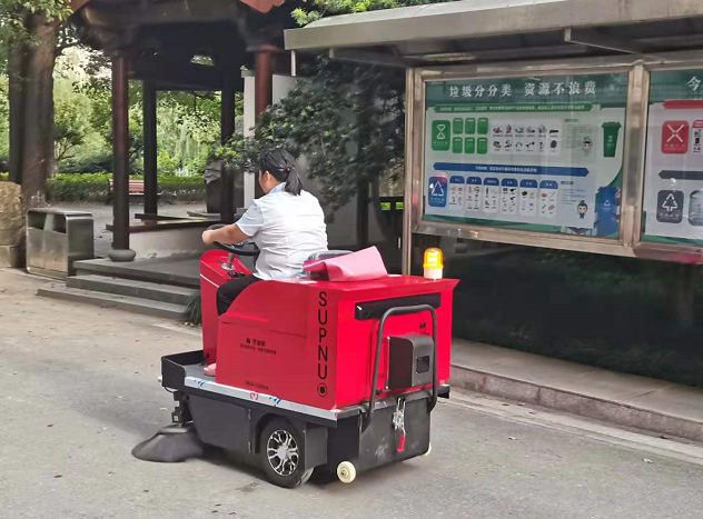 小區(qū)新能源電動(dòng)掃地機(jī)如何選擇