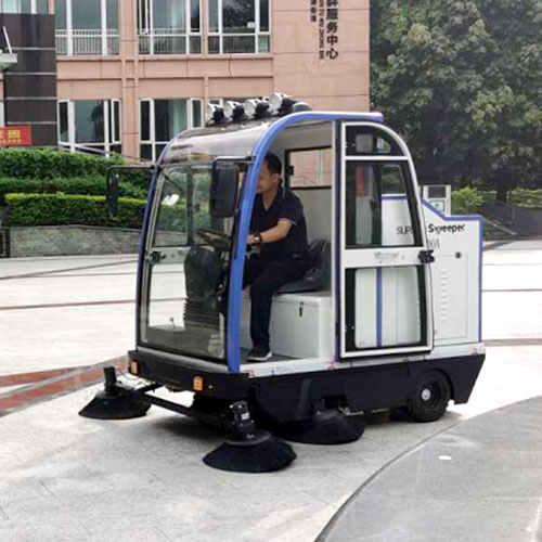 小型電動清掃車應用鄉(xiāng)村建設非常重要