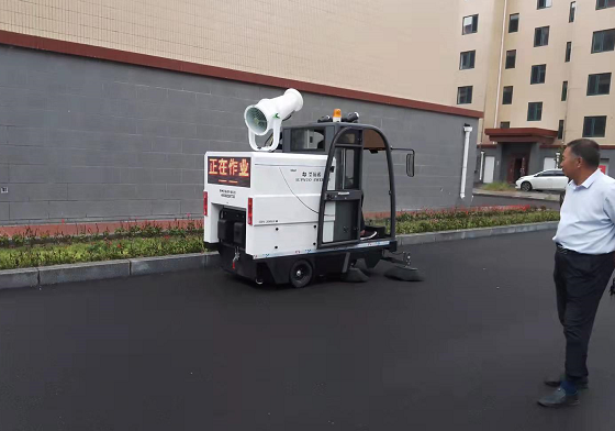 電動(dòng)掃路車好用么？有什么優(yōu)勢