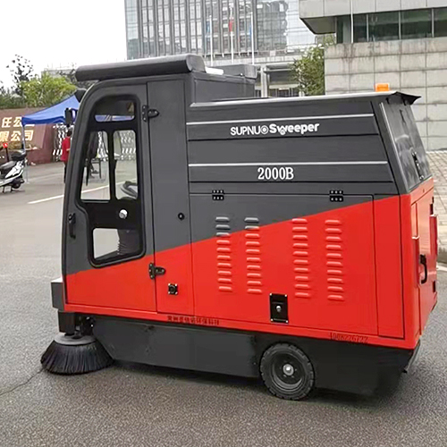 電動(dòng)駕駛式掃地車