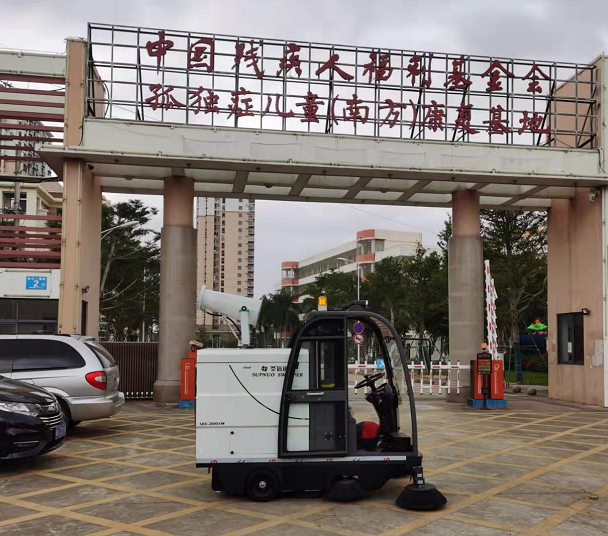 電動(dòng)掃地車是物業(yè)公司改善環(huán)境的重要清潔設(shè)備