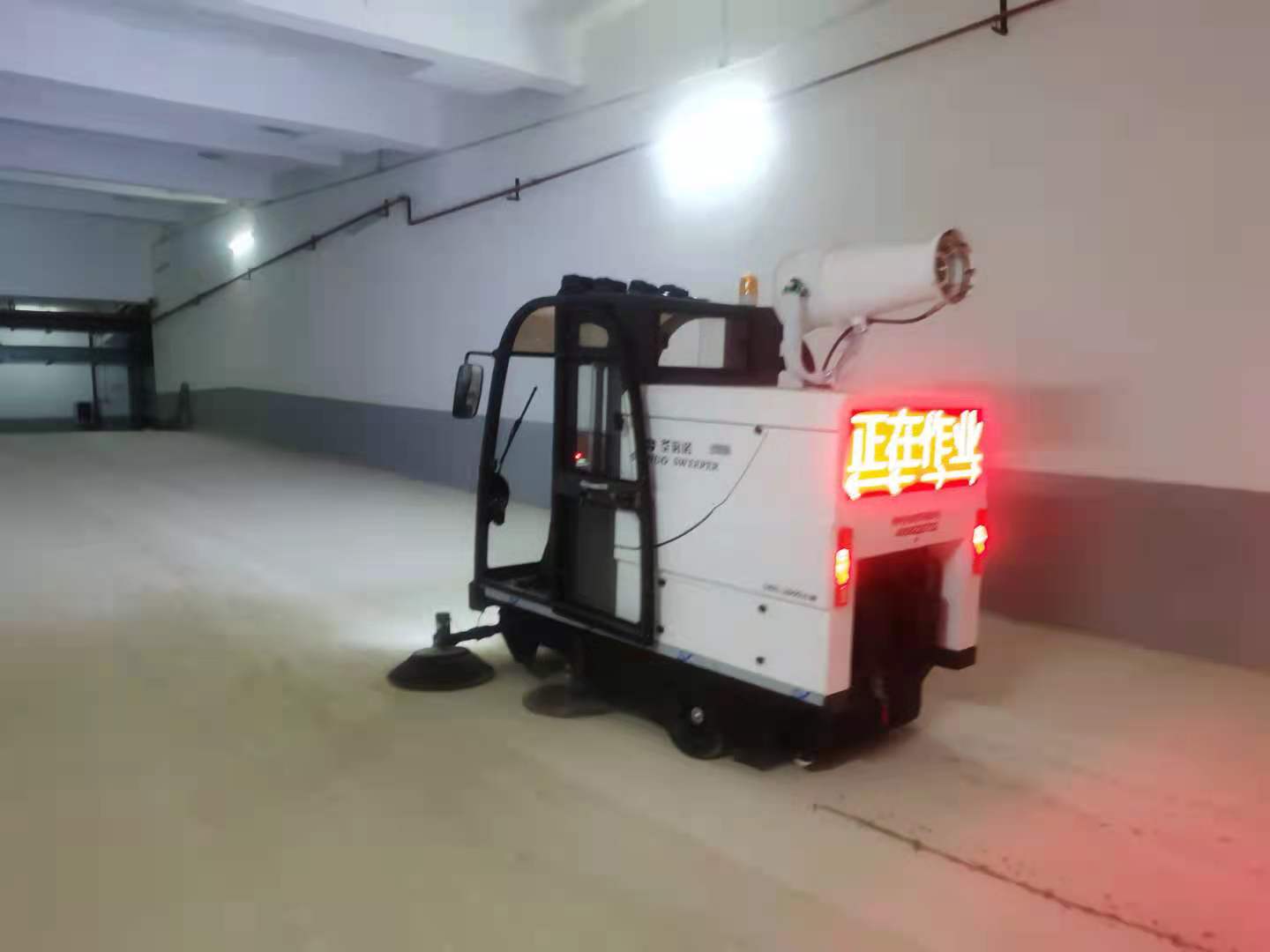 小型掃地車相對于大型掃地車有什么優(yōu)勢 小型掃地車相對于大型掃地車有什么優(yōu)勢