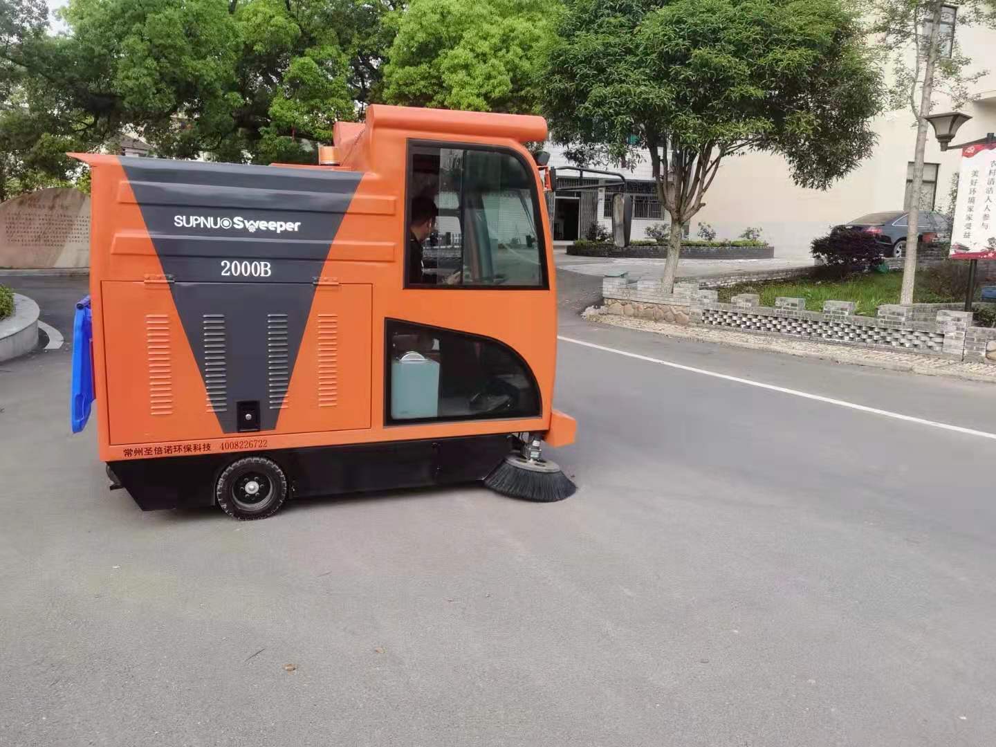 電動掃地車在物業(yè)小區(qū)中的應(yīng)用、優(yōu)勢以及維護方法。