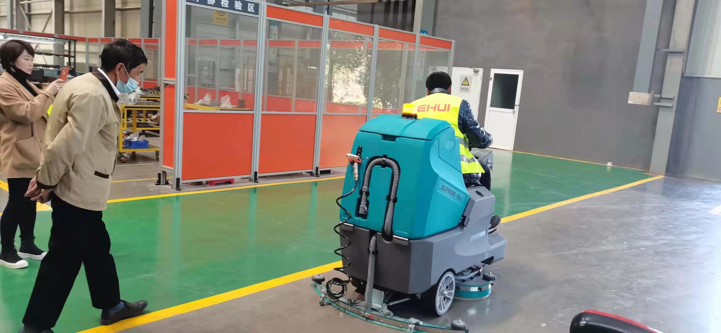 工廠小型洗地機(jī)是一種非常實(shí)用的清潔設(shè)備 工廠小型洗地機(jī)是一種非常實(shí)用的清潔設(shè)備