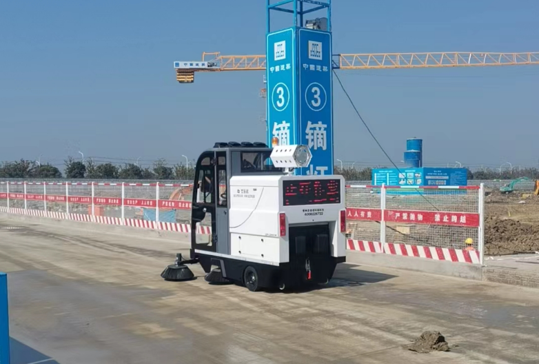 工業(yè)小型掃地機的便捷與高效 工業(yè)小型掃地機的便捷與高效