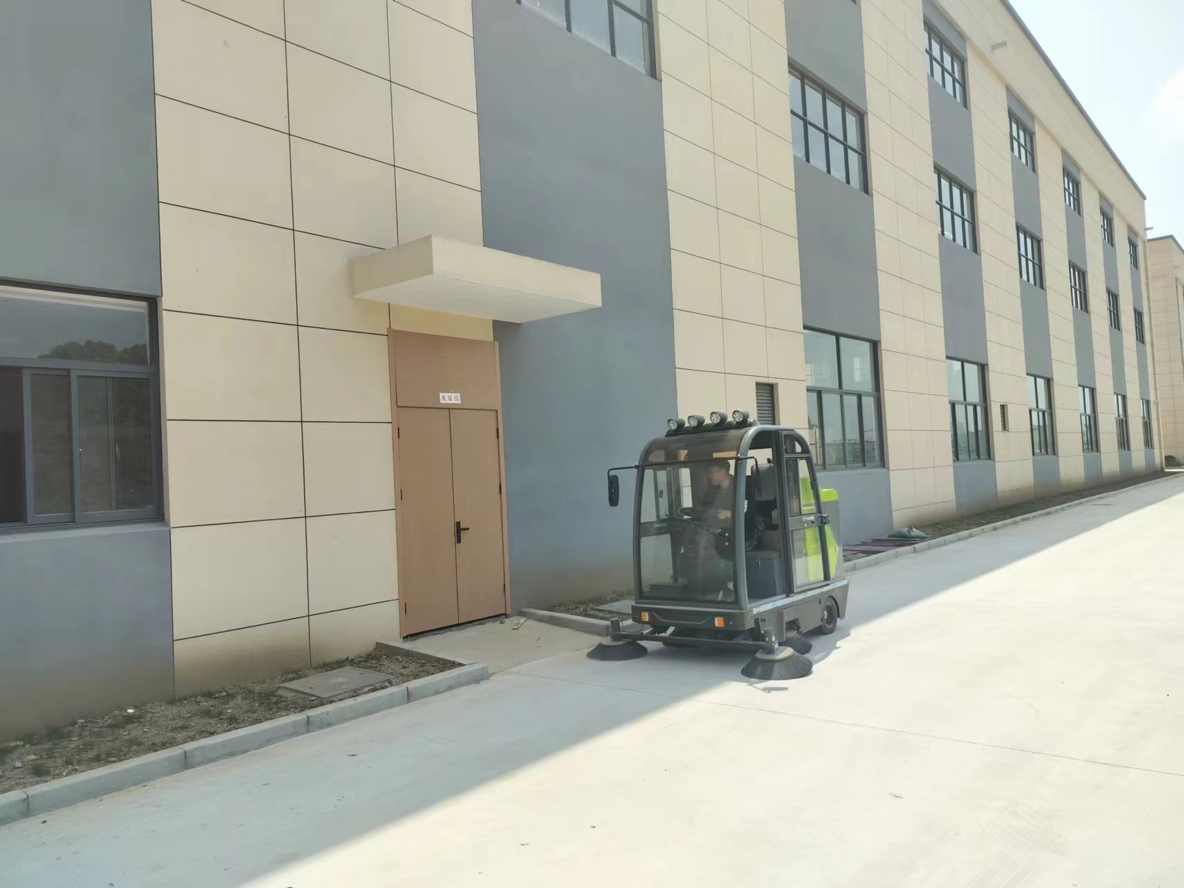 環(huán)保電動清掃車應用范圍廣, 操作簡單
