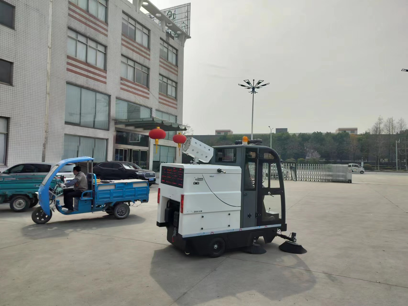大型清掃車價(jià)格分析，節(jié)約成本降低企業(yè)開(kāi)支