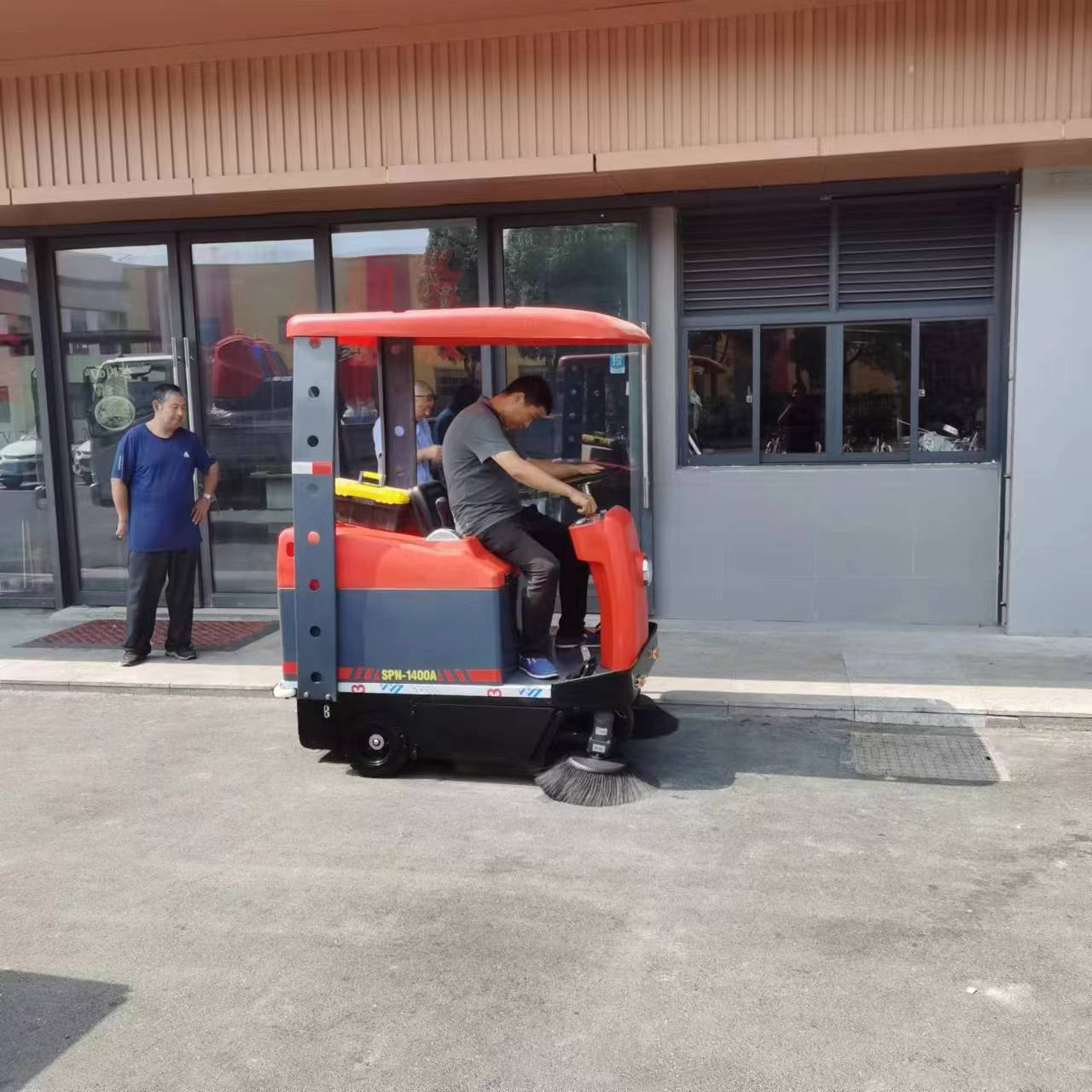 提升工廠形象，工業(yè)清掃車助力企業(yè)可持續(xù)發(fā)展