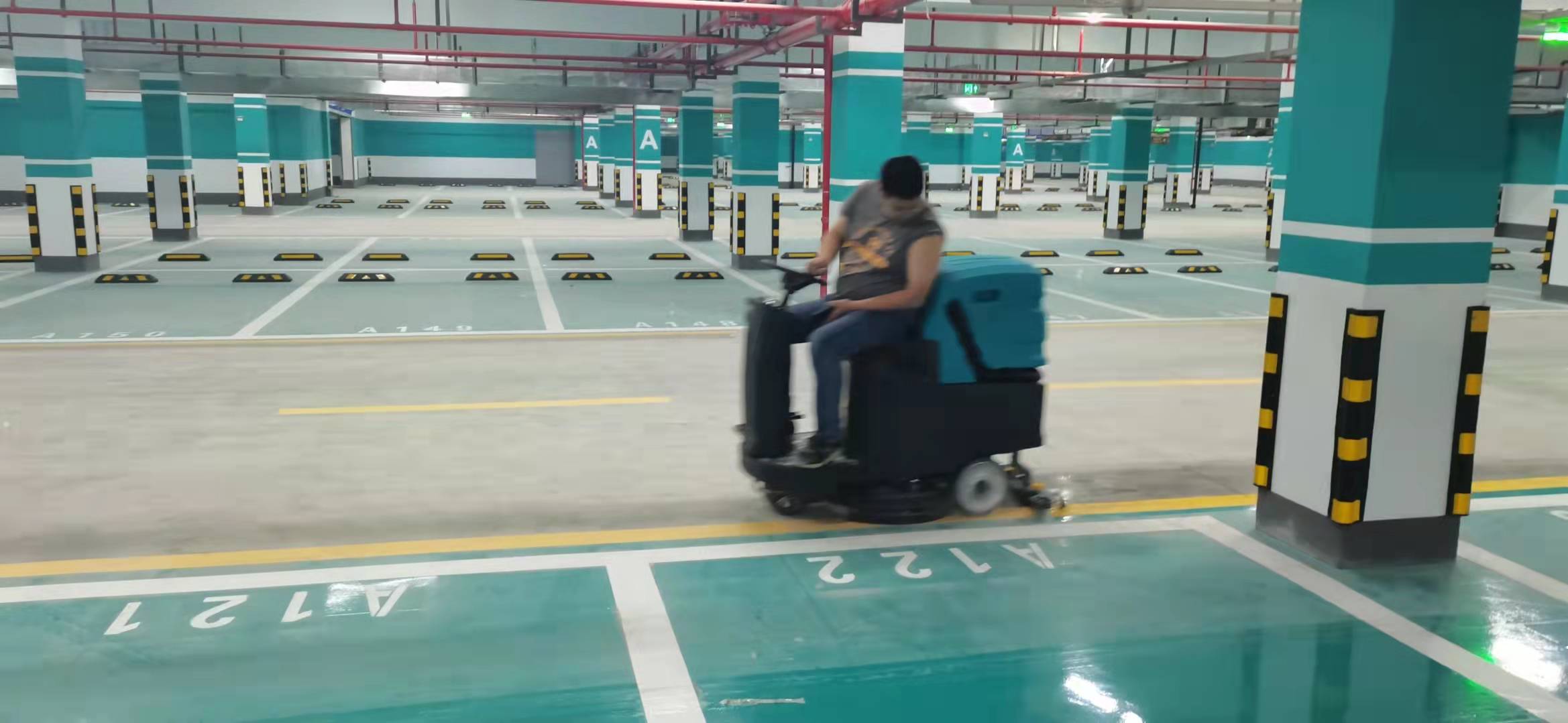 商業(yè)洗地機(jī)的出現(xiàn)解決了商場清潔難的問題 商業(yè)洗地機(jī)的出現(xiàn)解決了商場清潔難的問題