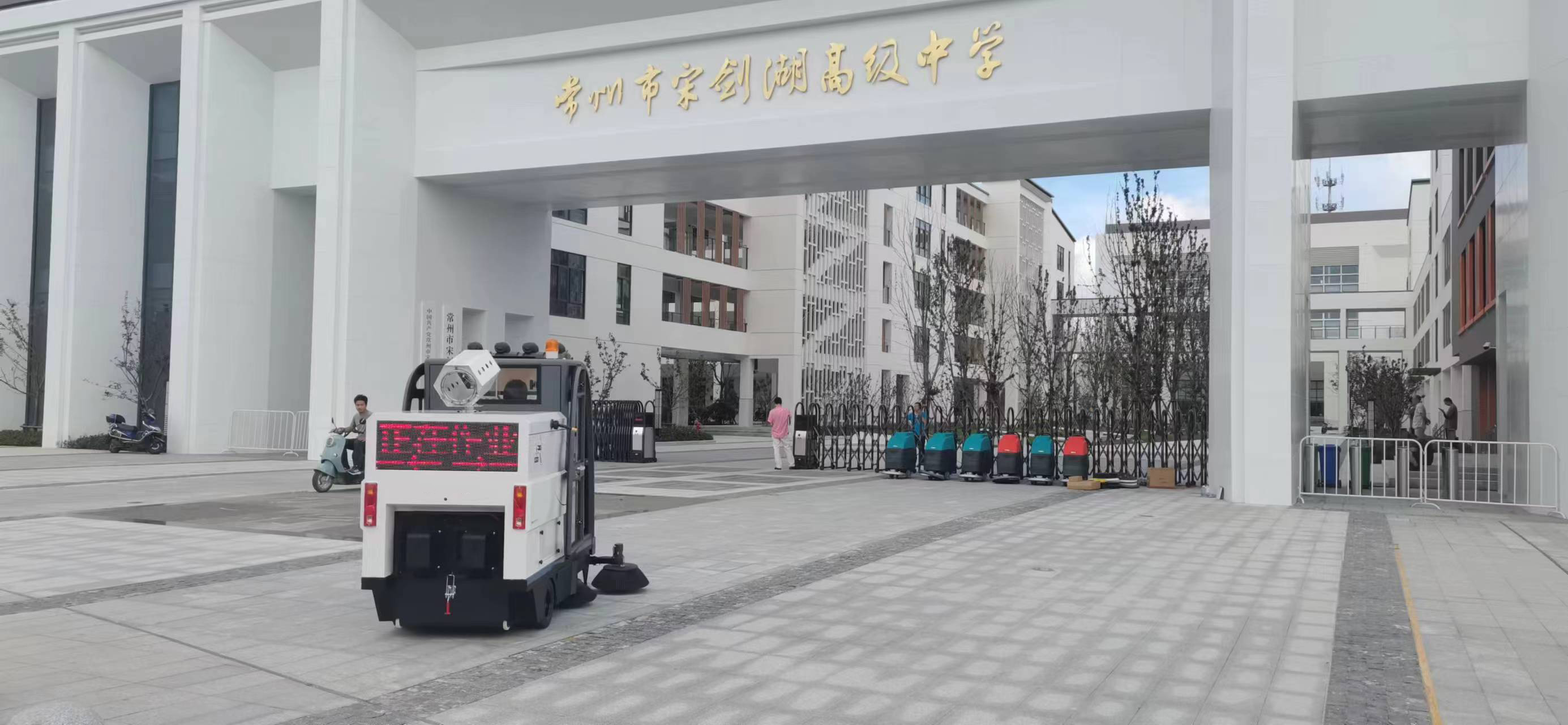 公路電動掃地機：高效清潔道路，市政環(huán)衛(wèi)首選