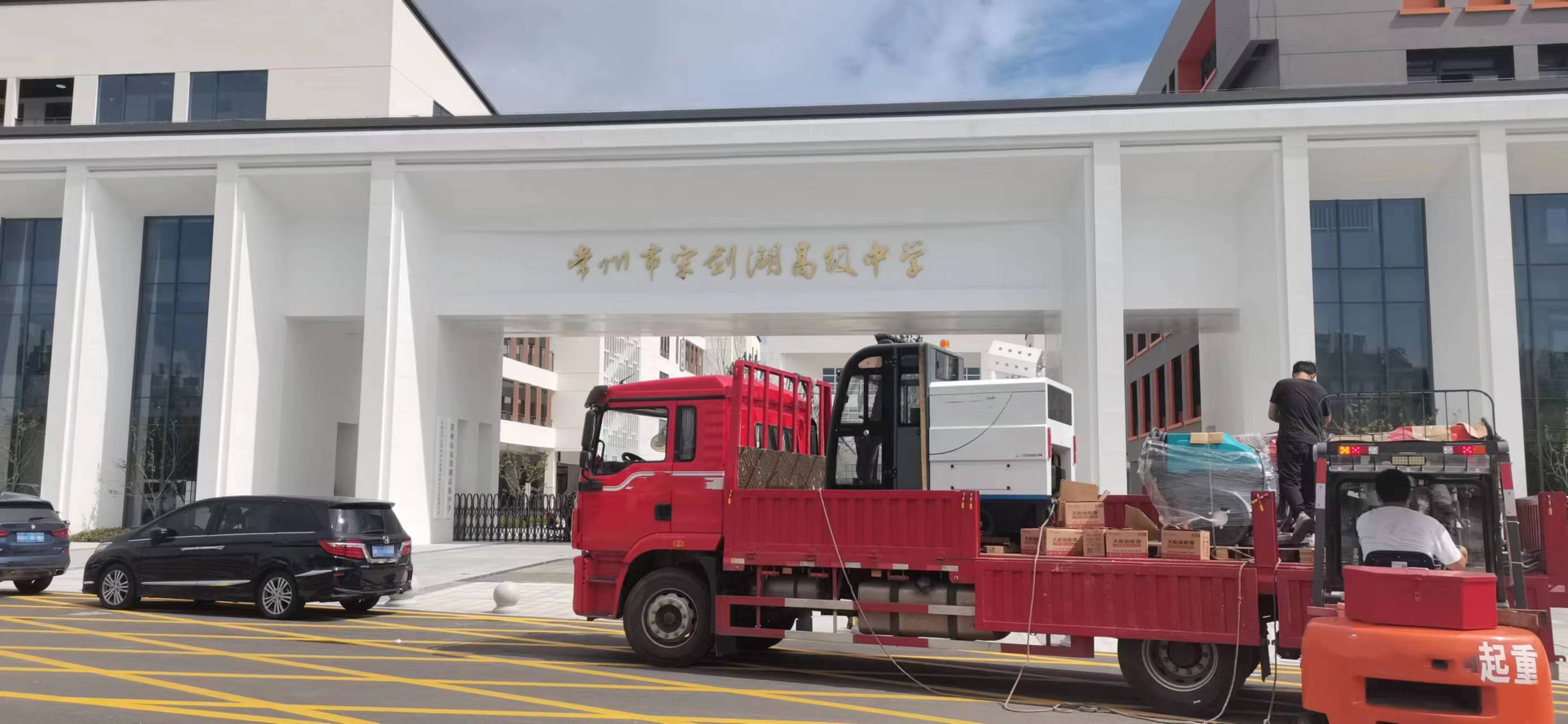 工廠車間清潔利器，電動掃地機的優(yōu)勢與特點！