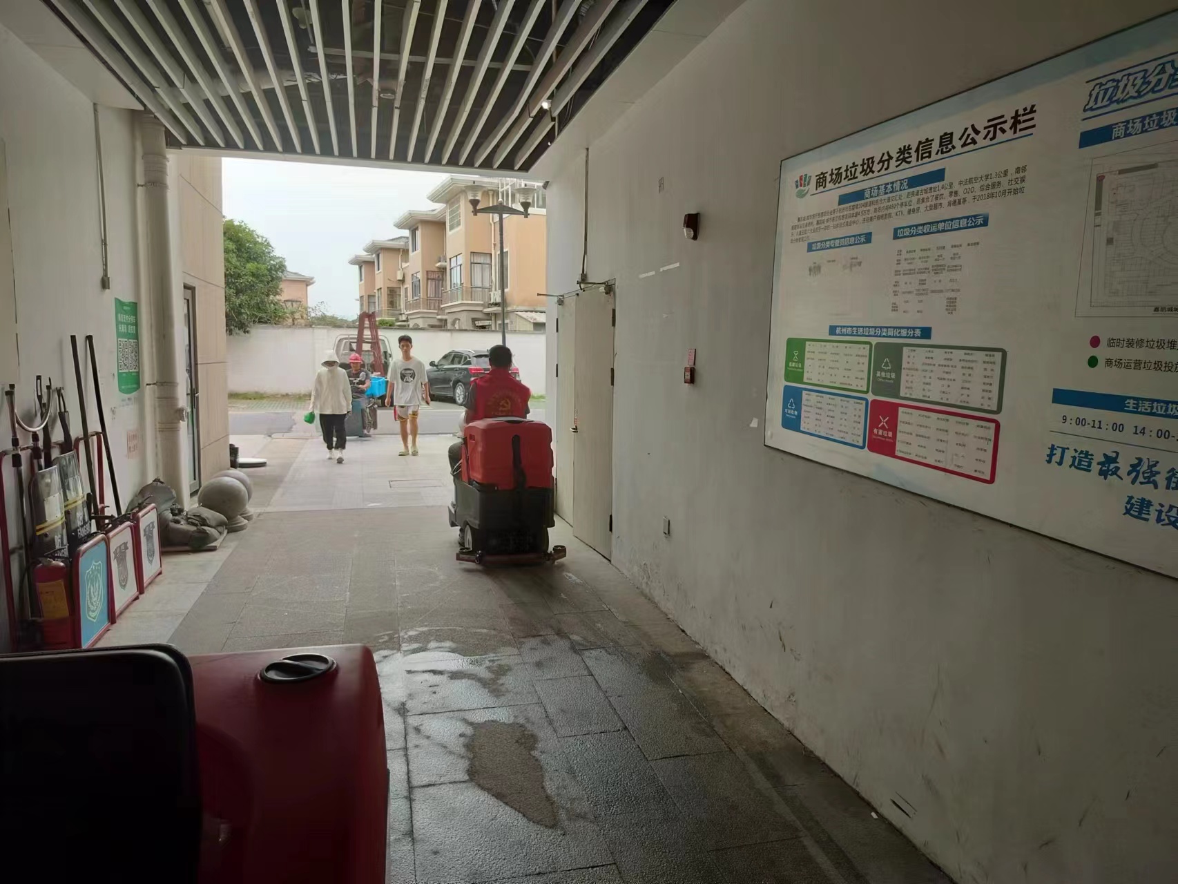 駕駛式洗地機減輕哪些市場的負擔 駕駛式洗地機減輕哪些市場的負擔