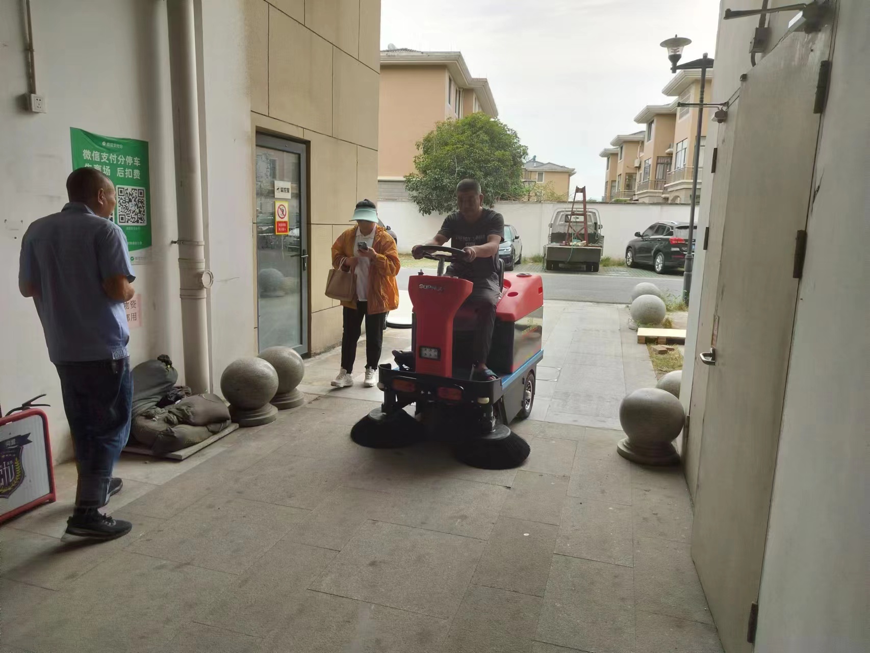 駕駛式洗地機減輕哪些市場的負擔 駕駛式洗地機減輕哪些市場的負擔