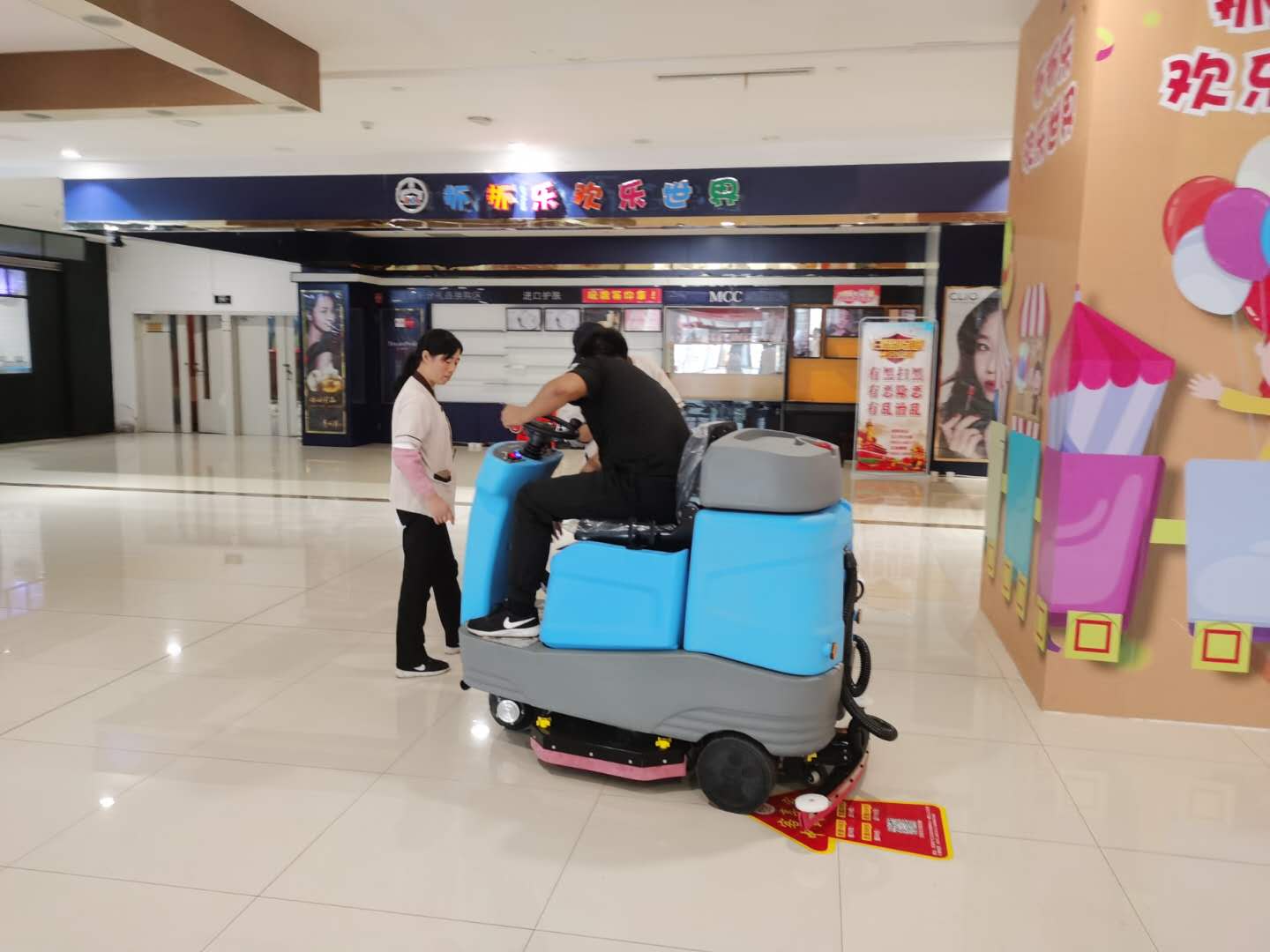工業(yè)洗地機是提升效率與清潔質量的核心利器