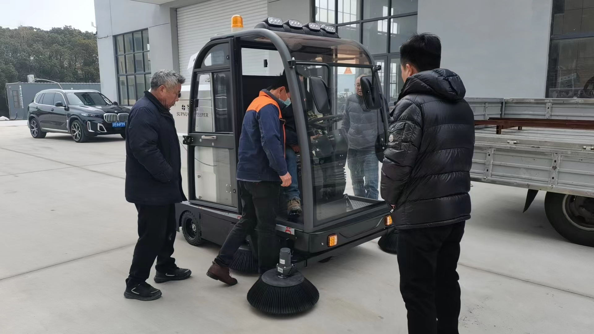 電動清掃車:城市清潔的新革命 電動清掃車:城市清潔的新革命