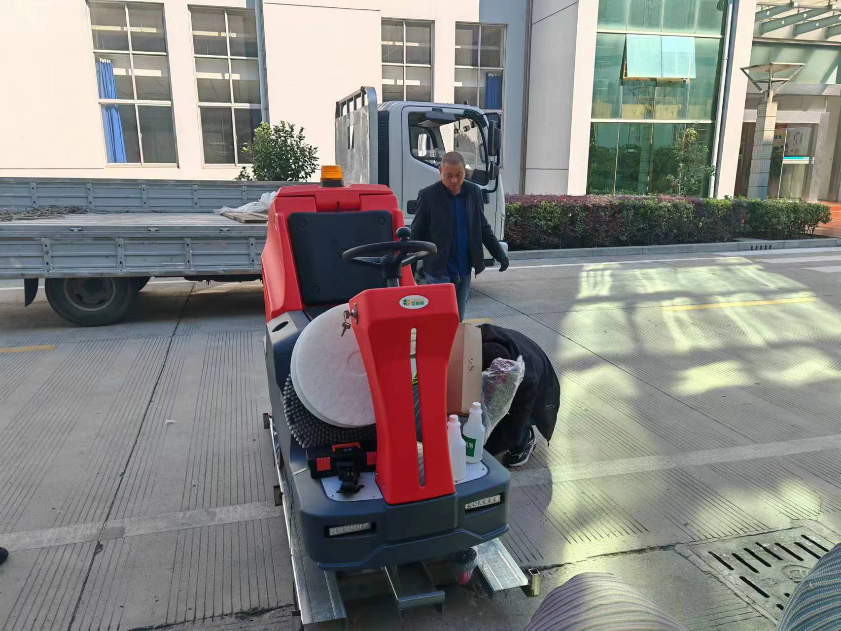 工業(yè)洗地機如何改變清潔行業(yè)的未來 工業(yè)洗地機如何改變清潔行業(yè)的未來