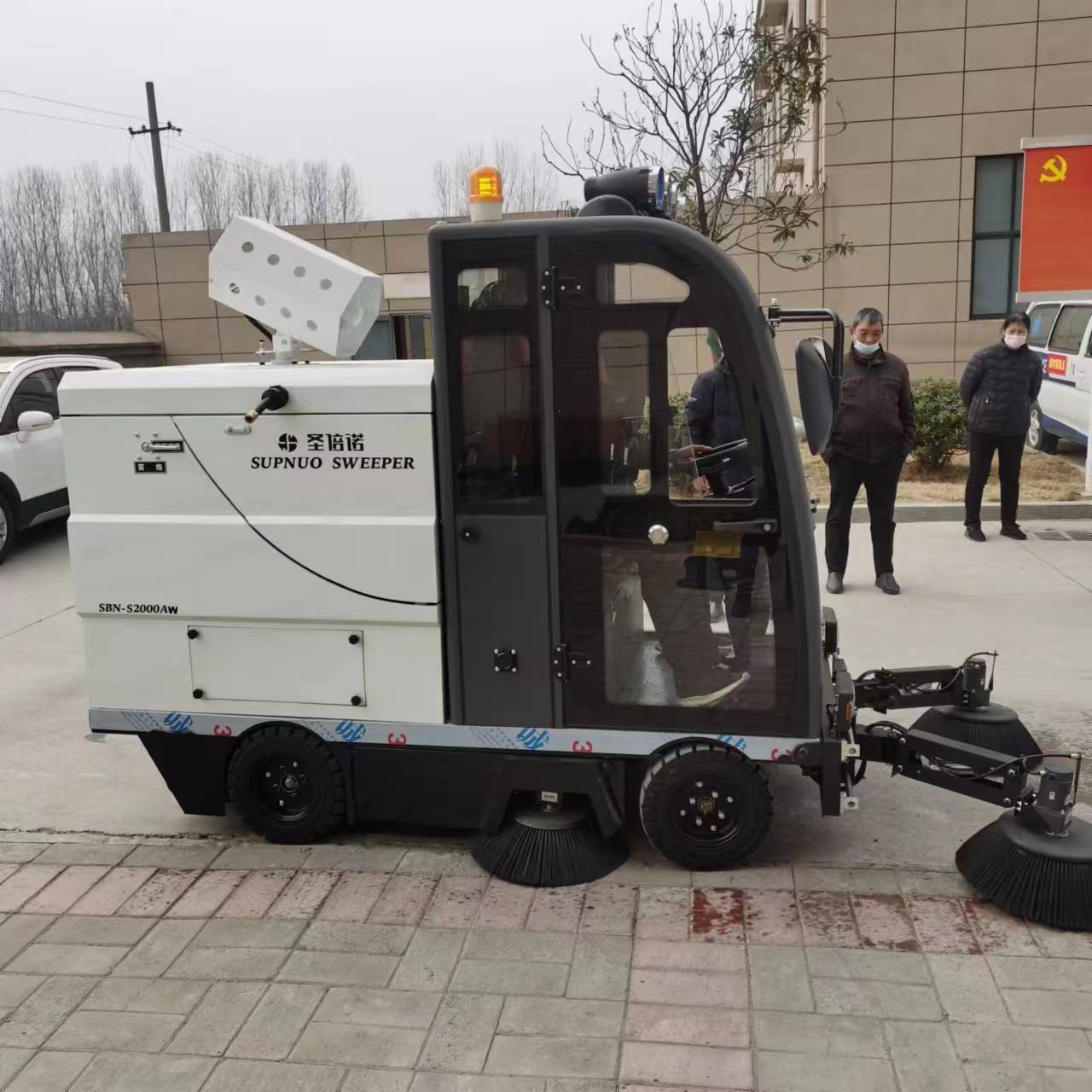 駕駛式掃地車(chē)是高效清潔的理想選擇 駕駛式掃地車(chē)是高效清潔的理想選擇