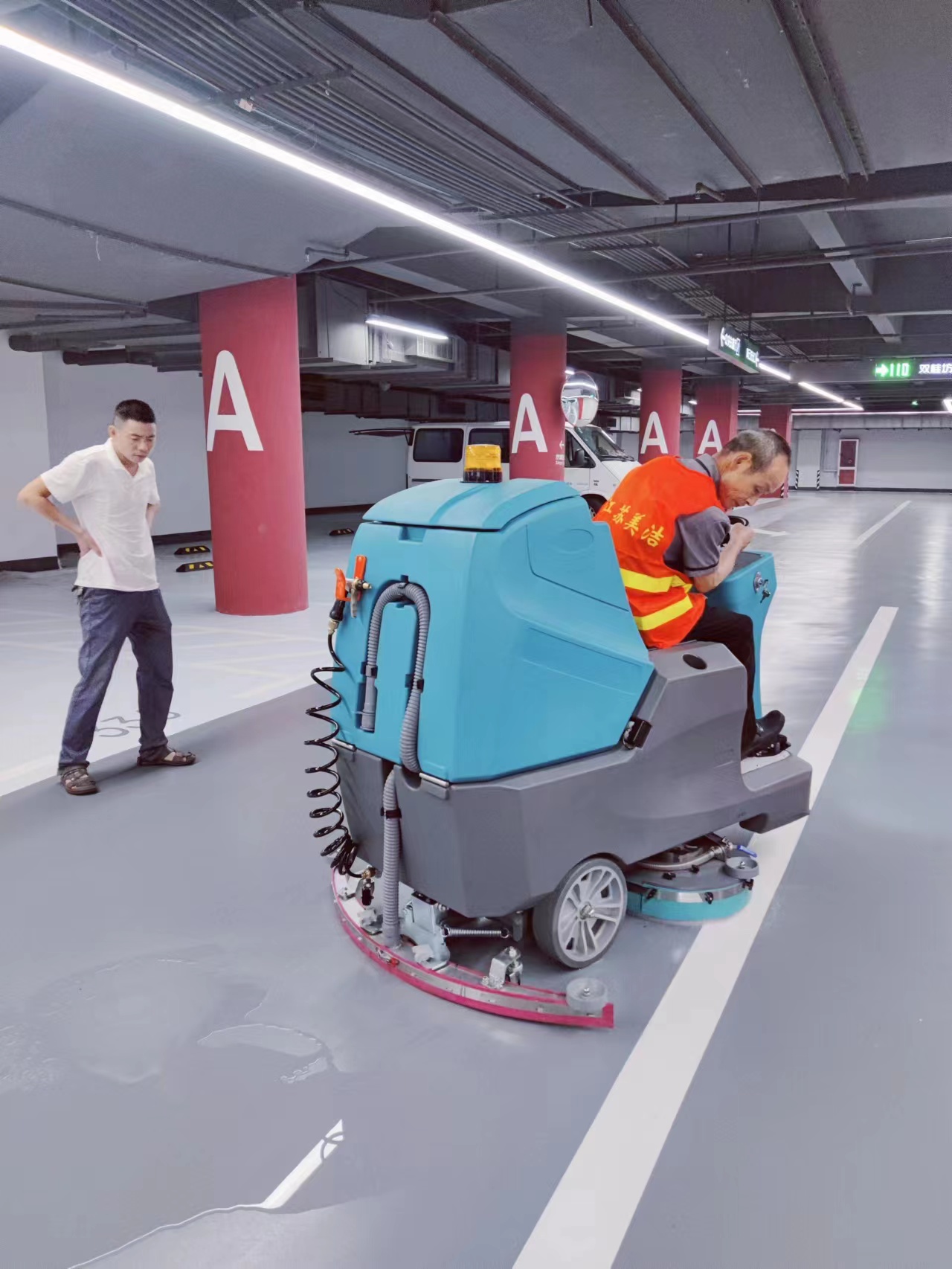 車庫(kù)洗地機(jī) 車庫(kù)洗地機(jī)