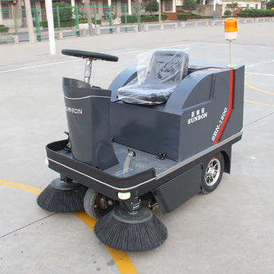 圣倍諾車庫(kù)掃地車1200